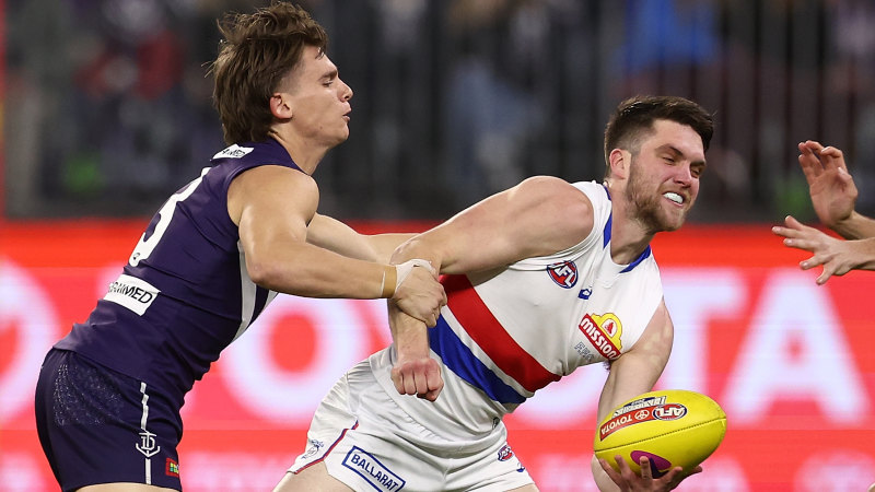 AFL 2022 finals LIVE updates: Dockers wake up after Bulldogs’ blistering start