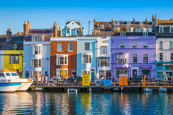 In UK holiday spots, kids are turfed out of pubs and restaurants by 7pm in some places.