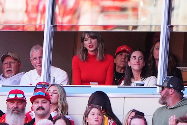 Taylor Swift’s mood was spoiled by an awkward interaction with a fan.