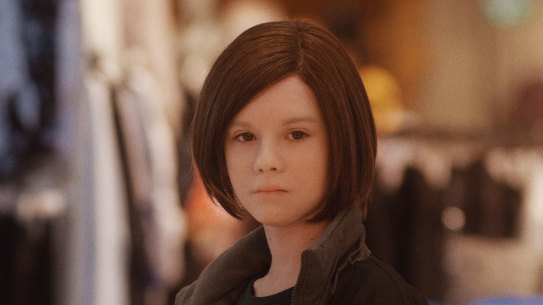 The android Elli is played by the pseudonymous 'Lena Watson', with the aid of a wig and silicon face mask. 