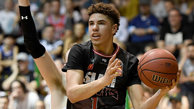 Rising star: LaMelo Ball lines up a pass during the NBL Blitz pre-season match between Illawarra Hawks and Perth Wildcats at Kingborough Sports Centre.
