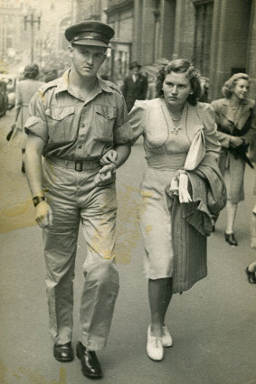 A Sydney street photo of Dudley and Joan Doherty during their courting days. 