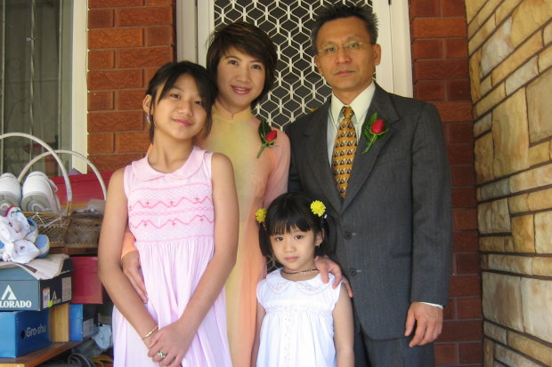 Vivian (at front, centre) as a young girl with her parents, Hân and Châu, and older sister, Kim. 