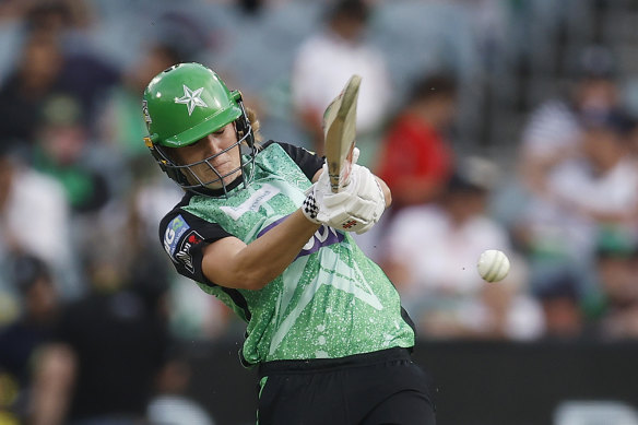 Annabel Sutherland on the attack for the Melbourne Stars in the WBBL.