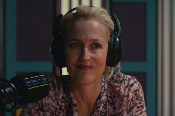 Gillian Anderson plays Otis’ divorced mother Jean in Sex Education.