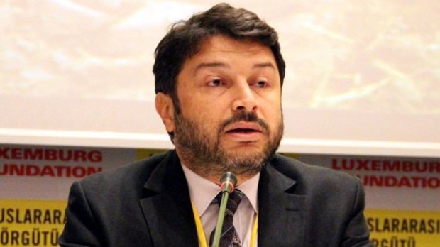 The chairman of Amnesty International Turkey has been released from jail but still faces terrorism charges.