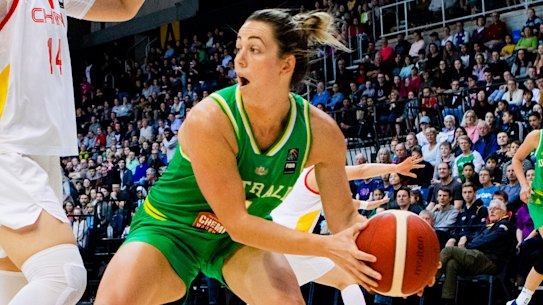 Jenna O'Hea in action for the Opals. 