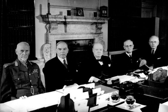 The Conference of Dominion Premiers in London on May 1, 1944:  (from left) Field Marshall Smuts (South Africa);  Mackenzie King (Canada);  Winston Churchill, John Curtin, and Peter Fraser (New Zealand). 