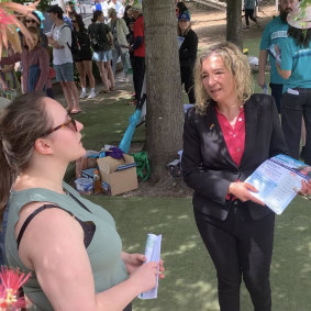 Melissa Lowe, teal candidate for Hawthorn, meets voters in Camberwell on Saturday.
