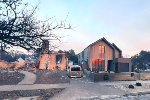 A Californian architect says the design choices they made on this client’s house helped it withstand fire.