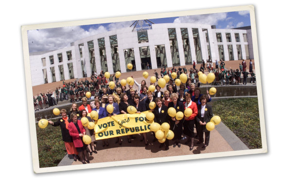 Women MPs campaign in the republic referendum of 1999 watched by schoolchidlren visiting Parliament House in Canberra,