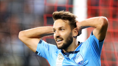‘They’re all scared’: Ninkovic’s fears for friends and old teammates in Ukraine