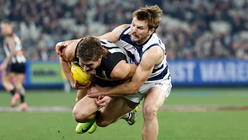 Thursday night AFL LIVE: Pre-game change divides opinion, Cats young gun checked for head injury