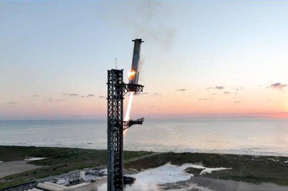 SpaceX’s mega rocket booster returns to the launch pad to be captured during a test flight in Boca Chica, Texas, on Sunday (Monday AEDT)