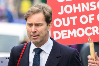 MP Tobias Ellwood przechodzi przez Westminster.  Wybitny konserwatywny deputowany wskazał, że złożył w Komitecie z 1922 r. wotum nieufności wobec premiera Borisa Johnsona.