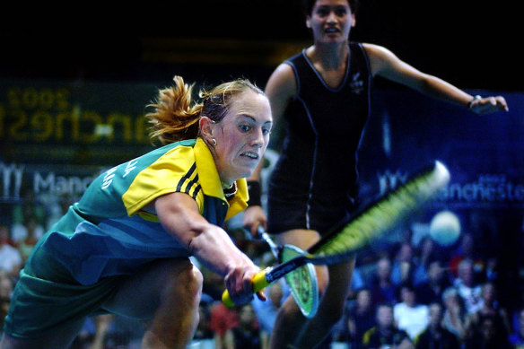 Australian squash veteran Rachael Grinham will be a flag bearer at the opening of the Commonwealth Games.
