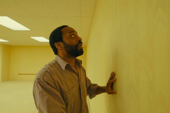 Chiwetel Ejiofor is caught in the Backrooms, a film that came from internet mythology.