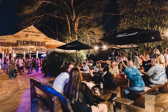 The sprawling beer garden at Billinudgel Hotel is a local hit.