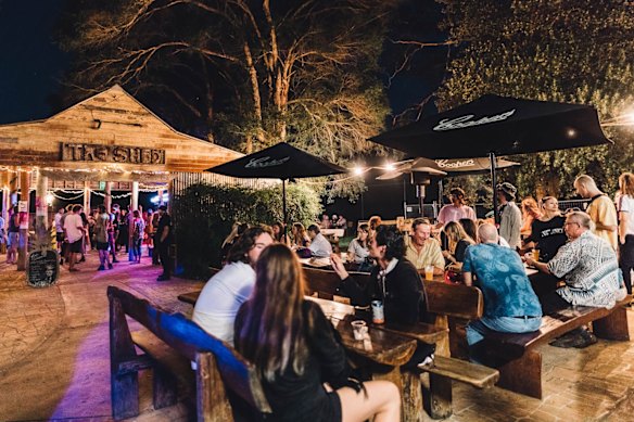 The sprawling beer garden at Billinudgel Hotel is a local hit.