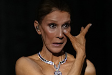 Dion wiped away tears as she made a grand return to performing.