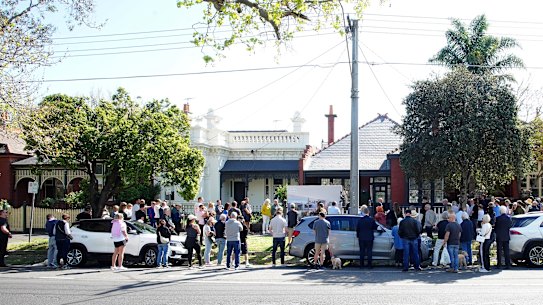 Albert Park house values are falling. 