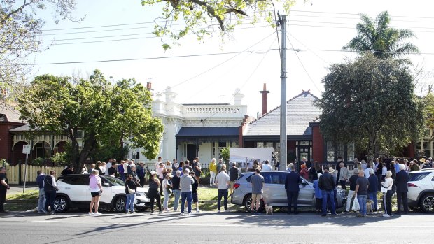 Albert Park house values are falling. 