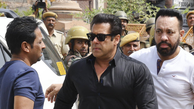 Salman Khan, centre, arrives to appear before a court in Jodhpur, Rajasthan, on Thursday.