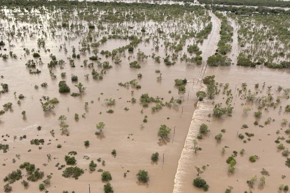 The flooding could disrupt supplies to Kimberley towns for months.