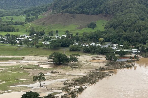 Australian Army soldiers from the 51st Battalion, Far North Queensland Regiment, conduct reconnaissance of Daintree Village and access roads into Wujal Wujal on 19 December 2023.