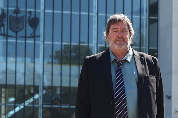 Kane Lowth no Supremo Tribunal da Austrália, onde ele e Ravbar contestaram a decisão de colocar o CFMEU em administração.