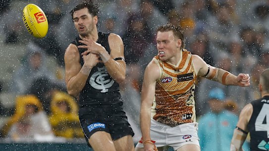 Brodie Kemp of the Blues and Noah Mraz of the Hawks compete for the ball.