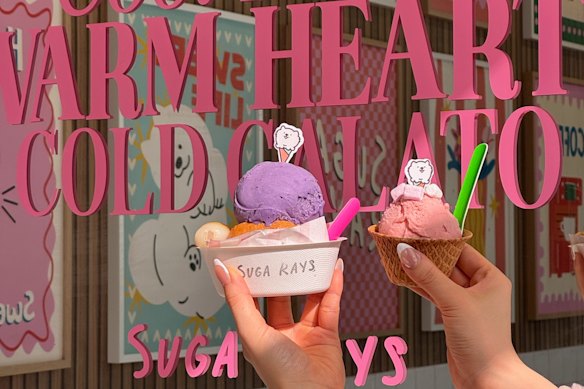 Uma colher de ube (à esquerda) no Suga Rays.