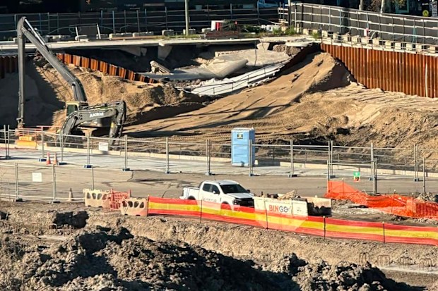 The wall collapsed prompting an immediate shutdown notice from SafeWork NSW.