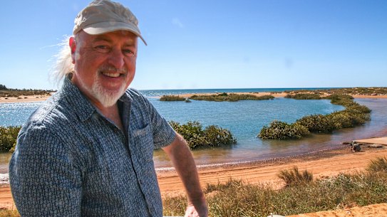 Bill Bailey decided to turn away from the overexposed east coast and head west for his new travel series Bill Bailey’s Wild West Australia. 