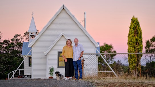 Homeowners Ros and Craig outside Breakaway Creek church on Restoration Australia.