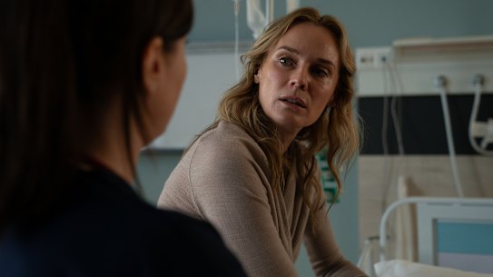 Dr Liz Burgess (Jo Joyner) talks to new mum Jess (Diane Kruger) in Little Disasters.