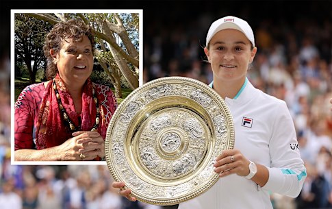 Ash Barty with the Wimbledon trophy and her hero Evonne Goolagong Cawley 