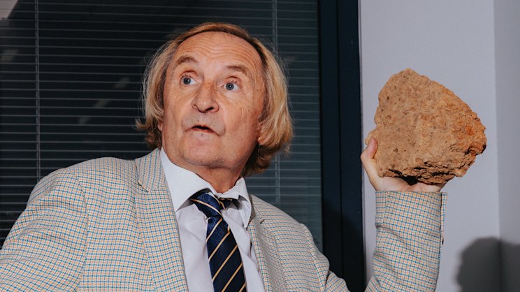 smh.com.au - Angus Dalton - Robot jazz and power naps: How a Sydney soil scientist got on par with Einstein