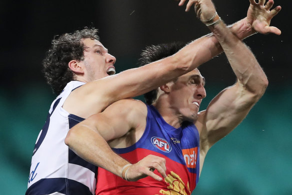 Darcy Fort (left) tussles with Oscar McInerney.