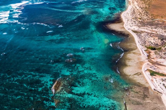 The Ningaloo Reef coastline near the North Mandu campground.