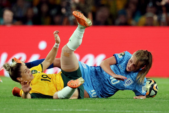 Katrina Gorry scraps for a ball at Stadium Australia.