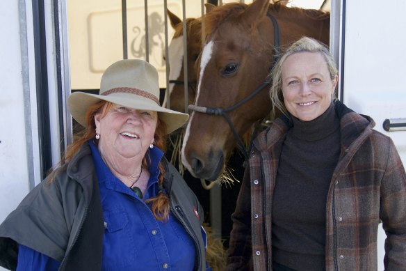 Postie Jocelyn Flint (left) with Johnny her horse and Back Roads guest host Marta Dusseldorp. 