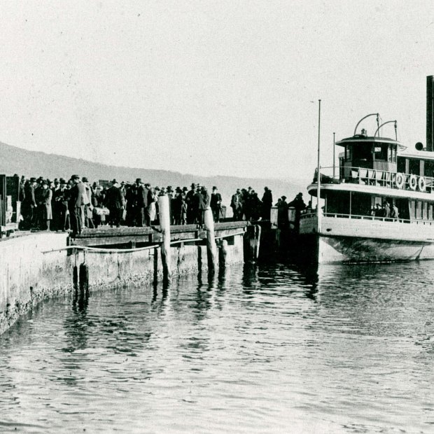 Passengers arrive on the Kookaburra in 1918.