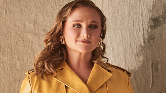 Danielle wears Hilary MacMillan”The Stella” trench; Meme London “Twinkle and Shine” necklace; Coco Tay Jewelry earrings and bracelets; and Mia Becar shoes.