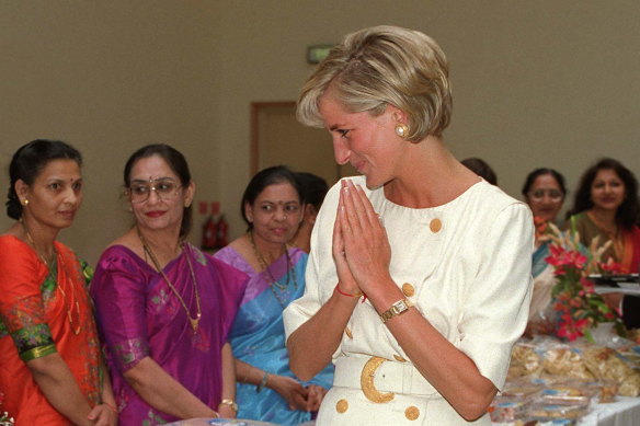 Princess Diana wearing the Cartier watch that many say Meghan has been sporting lately.