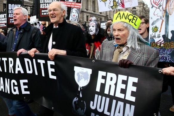 Wikileaks editor-in-chief Kristinn Hrafnsson, Julian Assange’s father John Shipton and fashion designer Vivienne Westwood march in February 2020 in London.