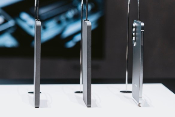 The Samsung Galaxy S25 Edge (right) next to metal slabs represented the thickness of the S23 and S24.