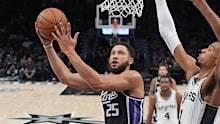 Ben Simmons of the Kings takes on Victor Wembanyama. 