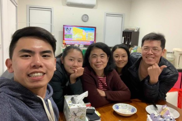 Collingwood footballer Joanna Lin and her family (L-R) William, Joanna, Wen Ju, Sophia and Yu Sung.