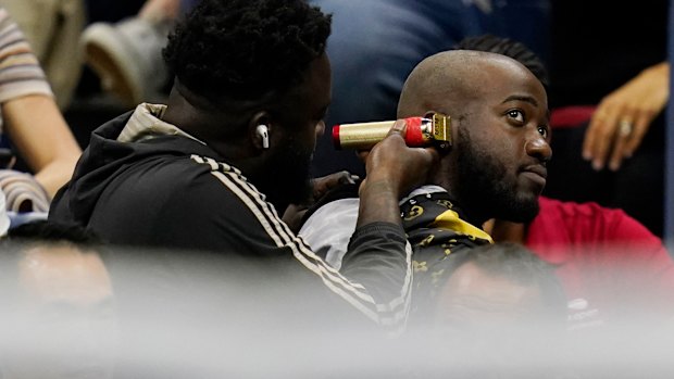 JiDion, a famous YouTuber, gets a haircut at the Kyrgios match.